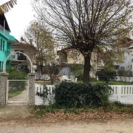 Апарт-отель Hix Garden